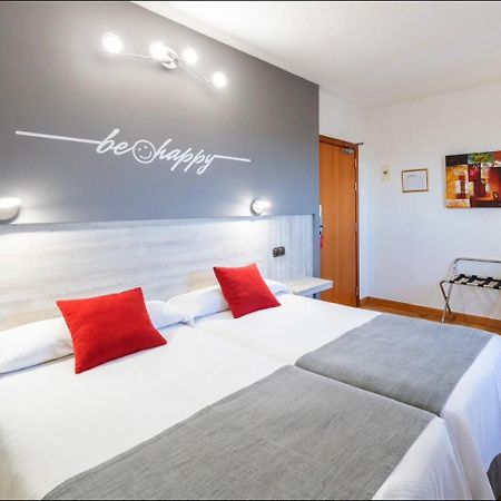 โฮเต็ล โมซาร์เบซ ซลาแมนกา Hotel Mozarbez ภายนอก รูปภาพ