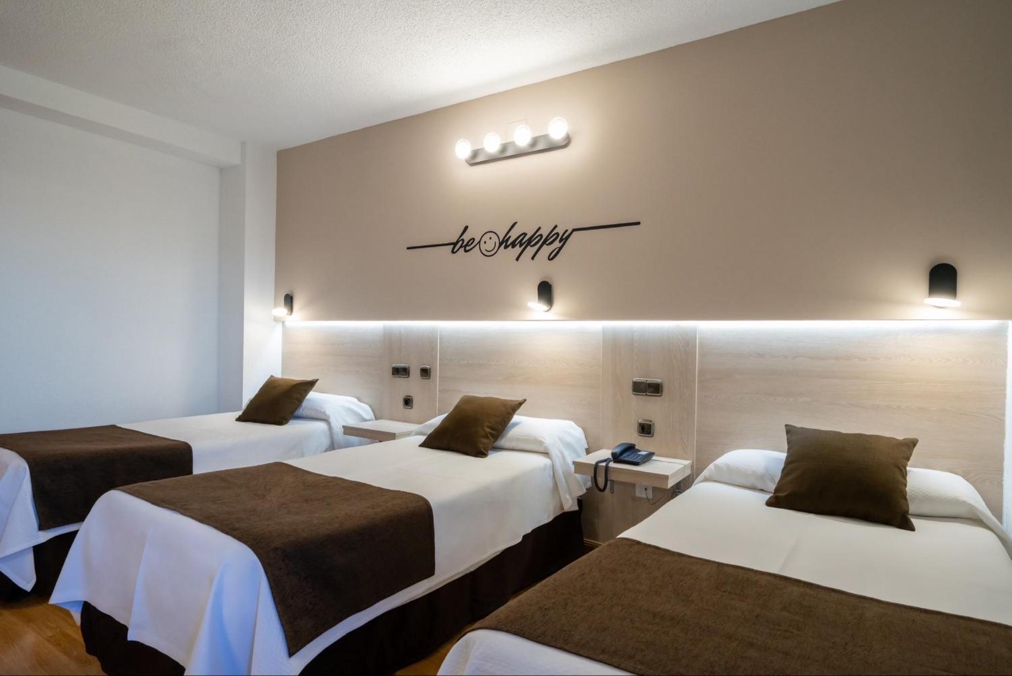 โฮเต็ล โมซาร์เบซ ซลาแมนกา Hotel Mozarbez ภายนอก รูปภาพ