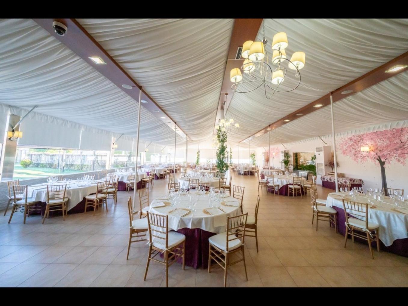 โฮเต็ล โมซาร์เบซ ซลาแมนกา Hotel Mozarbez ภายนอก รูปภาพ