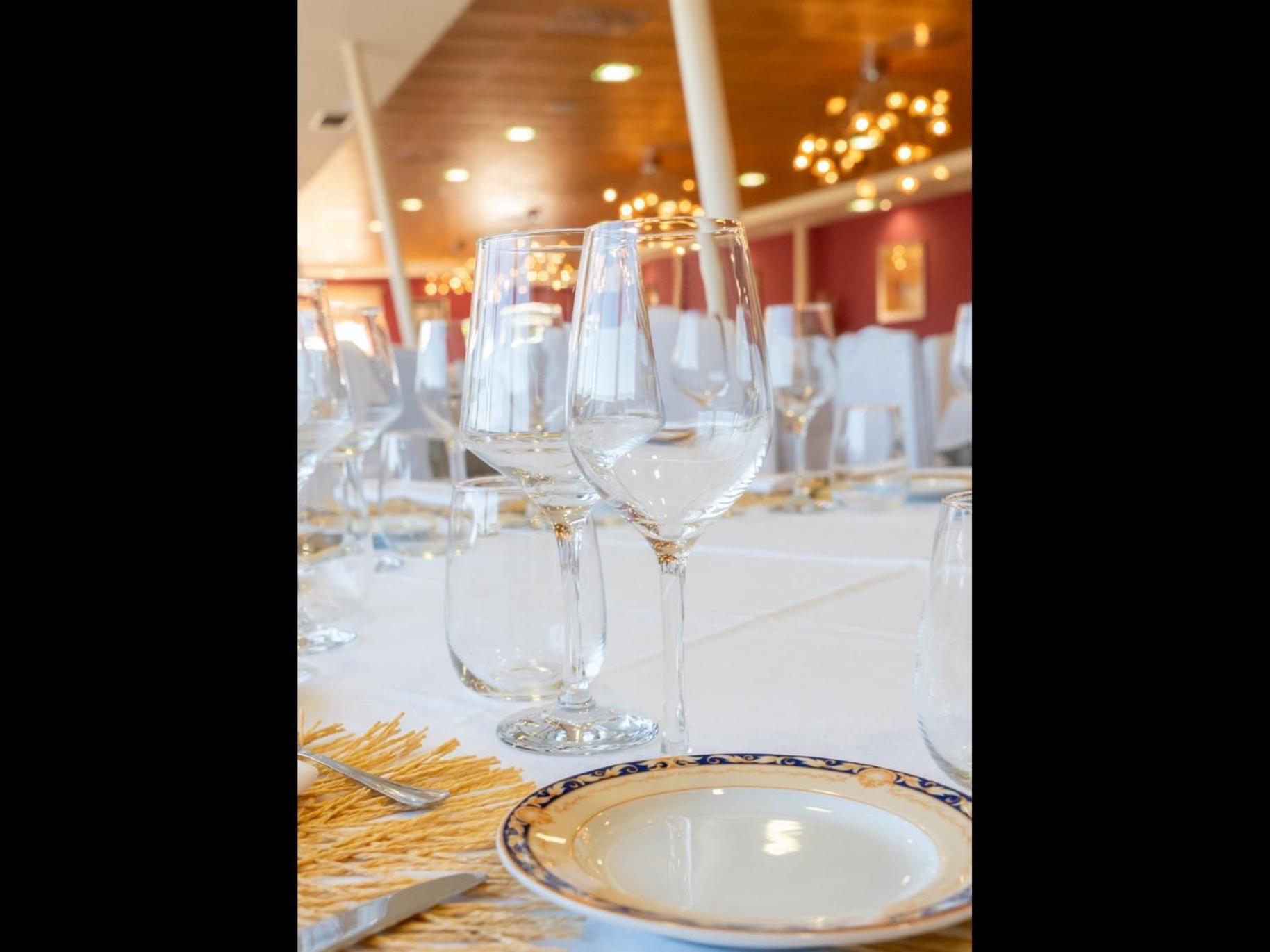 โฮเต็ล โมซาร์เบซ ซลาแมนกา Hotel Mozarbez ภายนอก รูปภาพ